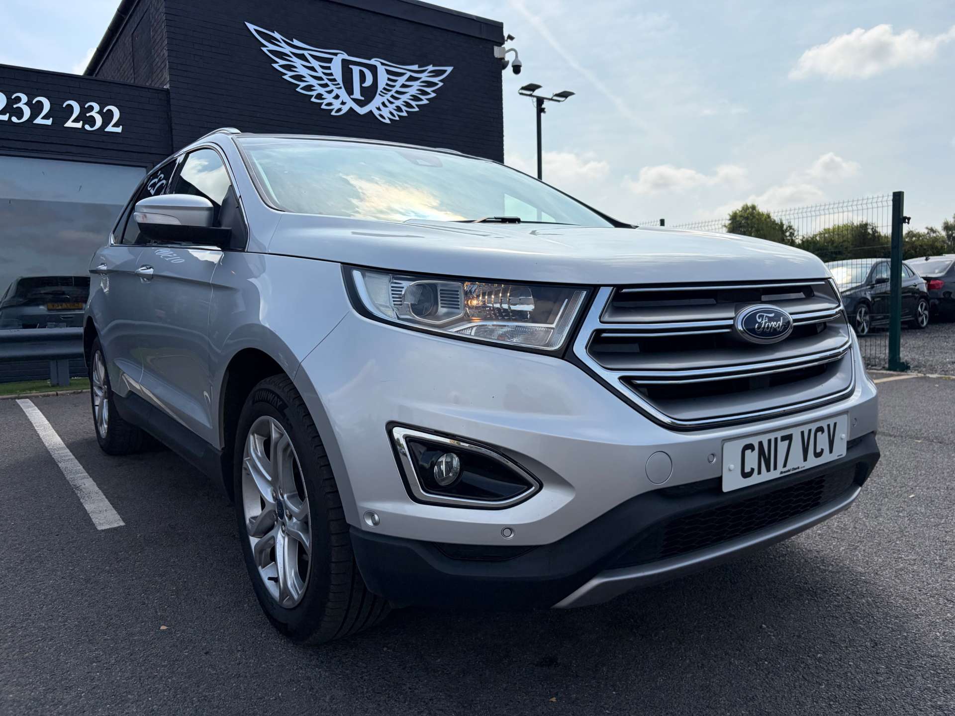 2017 Ford Edge — image 2