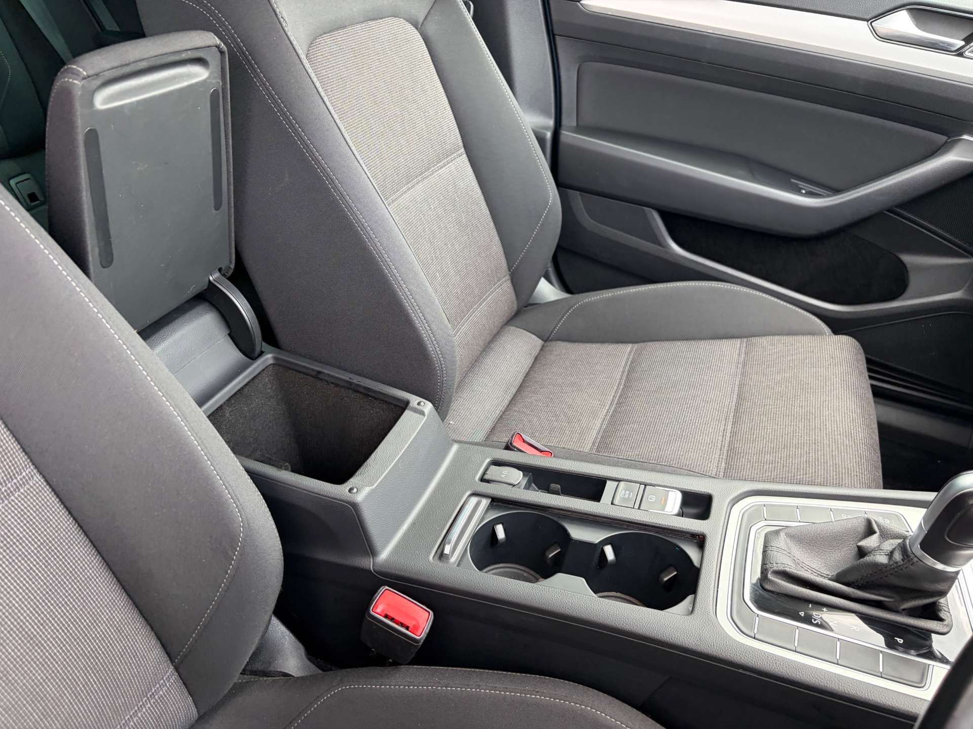2018 Volkswagen Passat — image 39