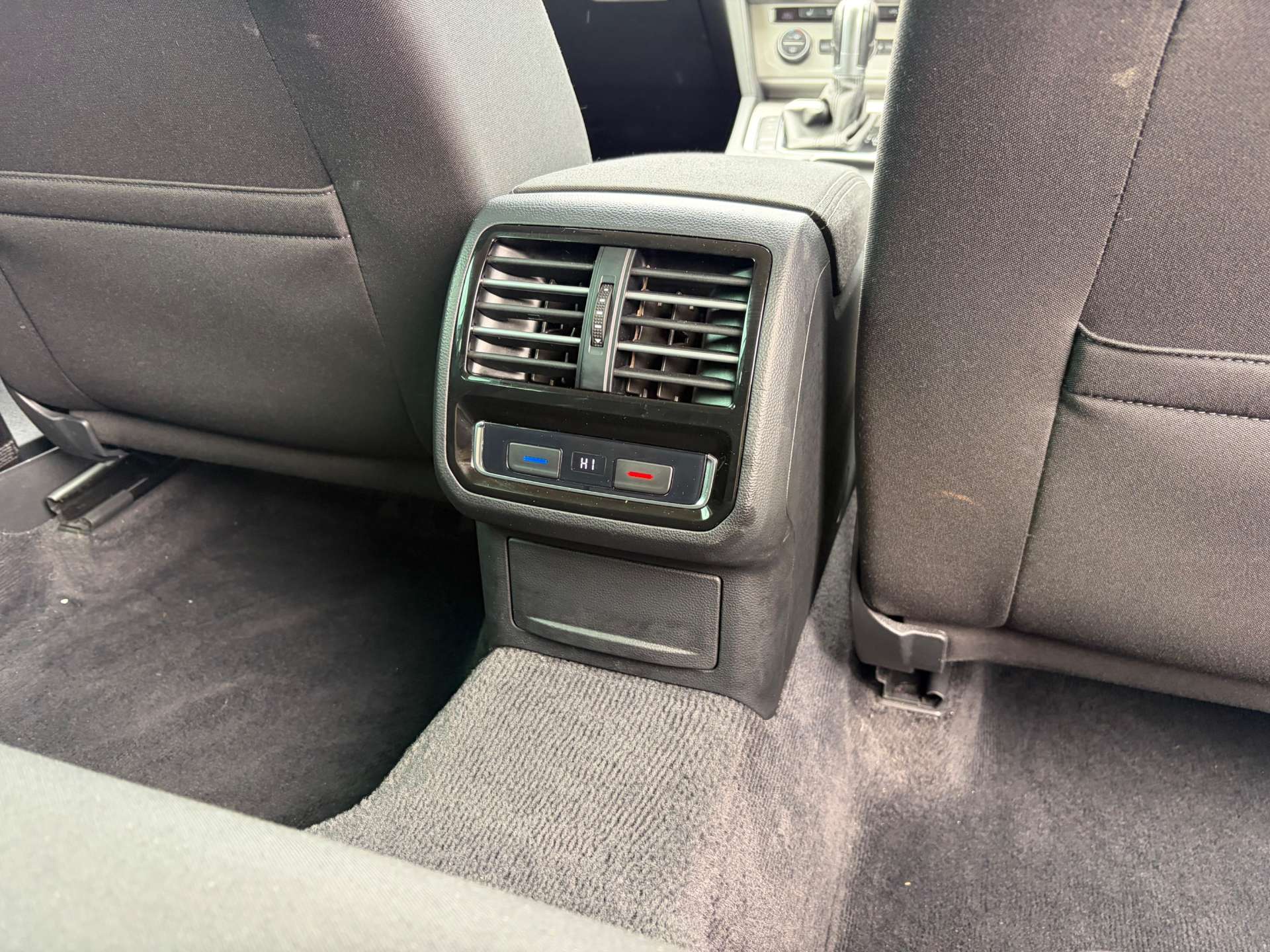 2018 Volkswagen Passat — image 29