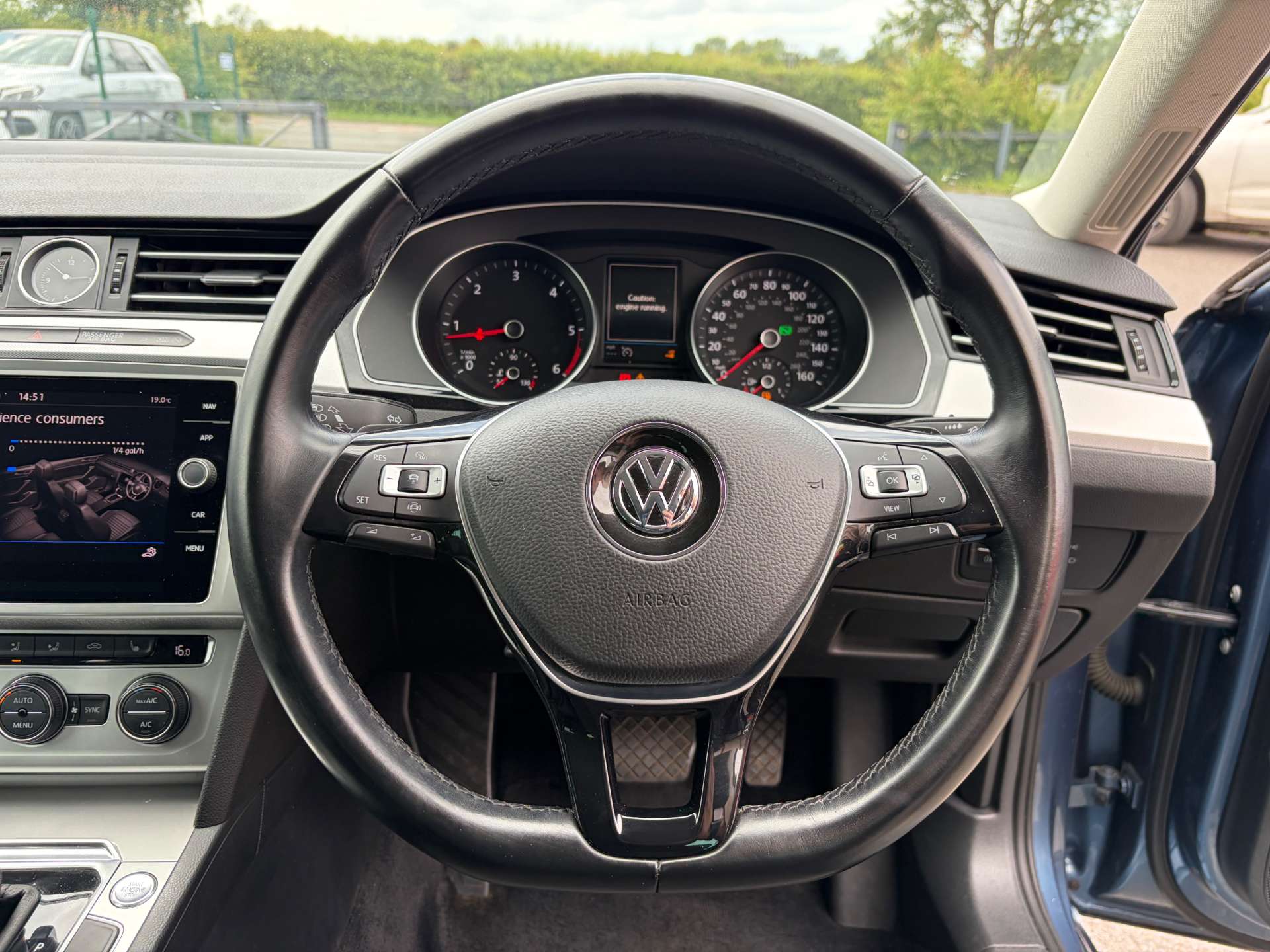 2018 Volkswagen Passat — image 34