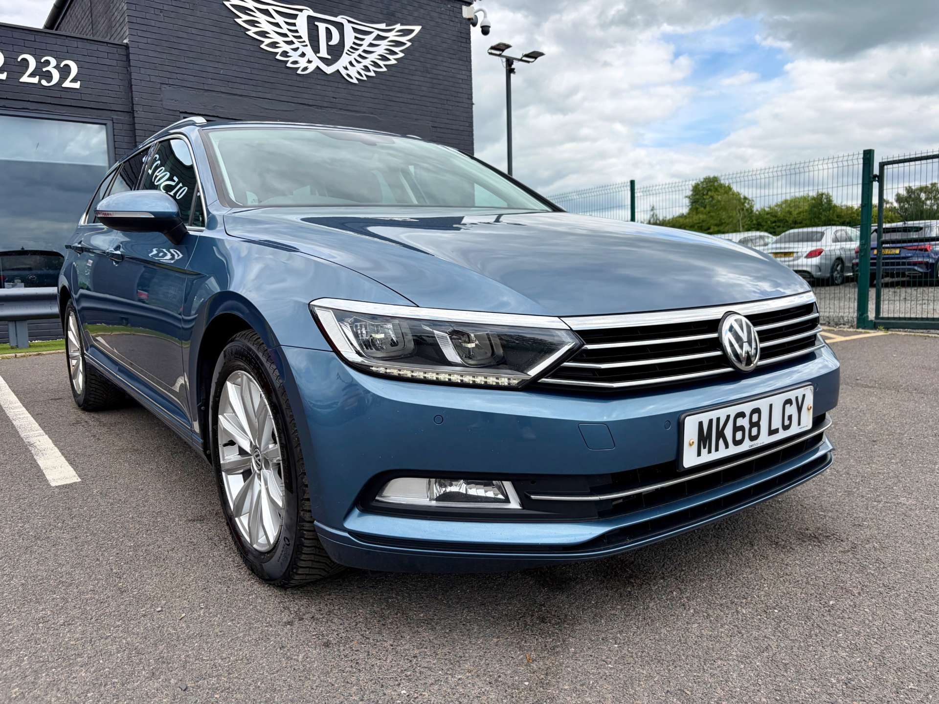 2018 Volkswagen Passat — image 2
