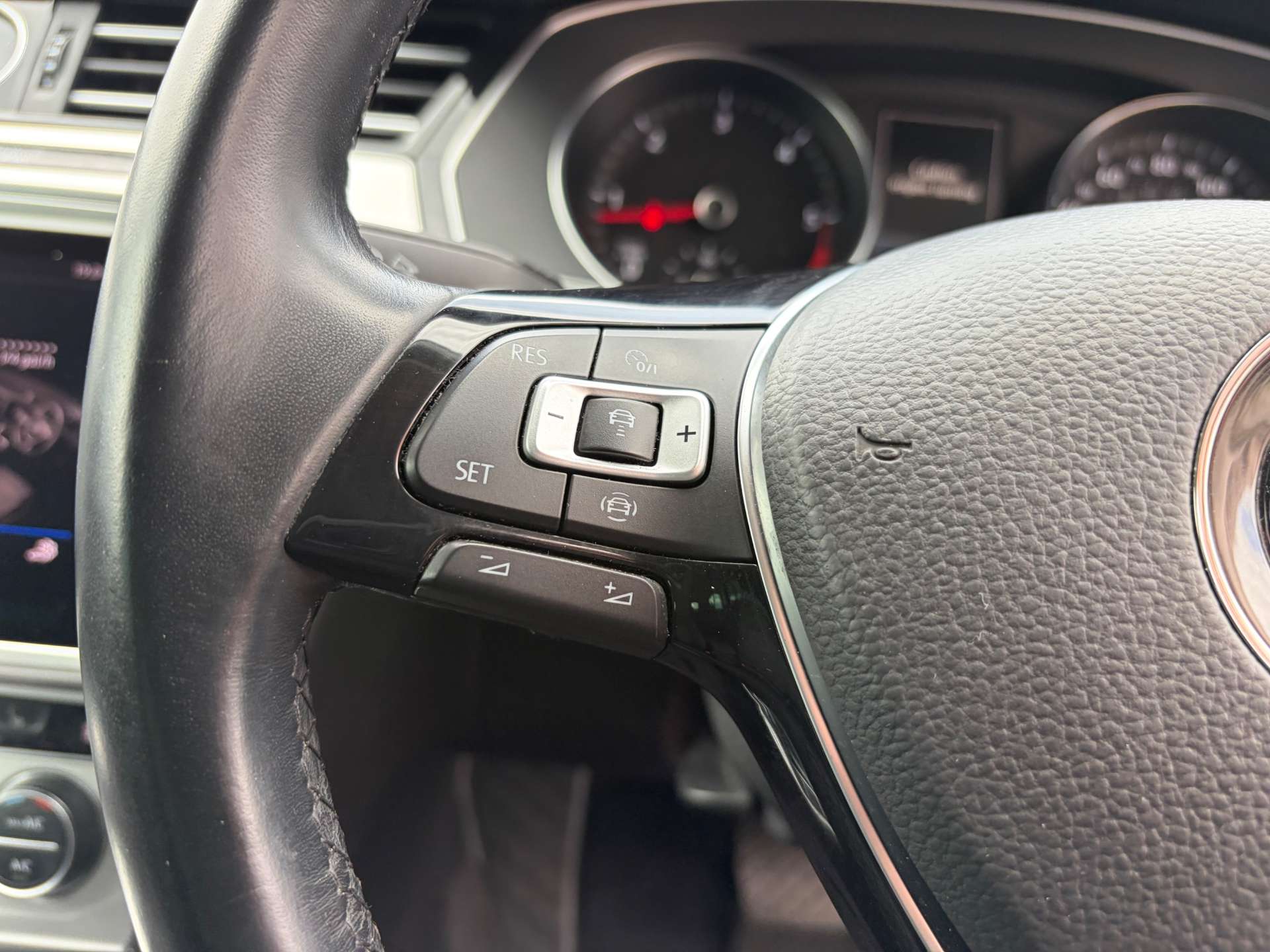 2018 Volkswagen Passat — image 35