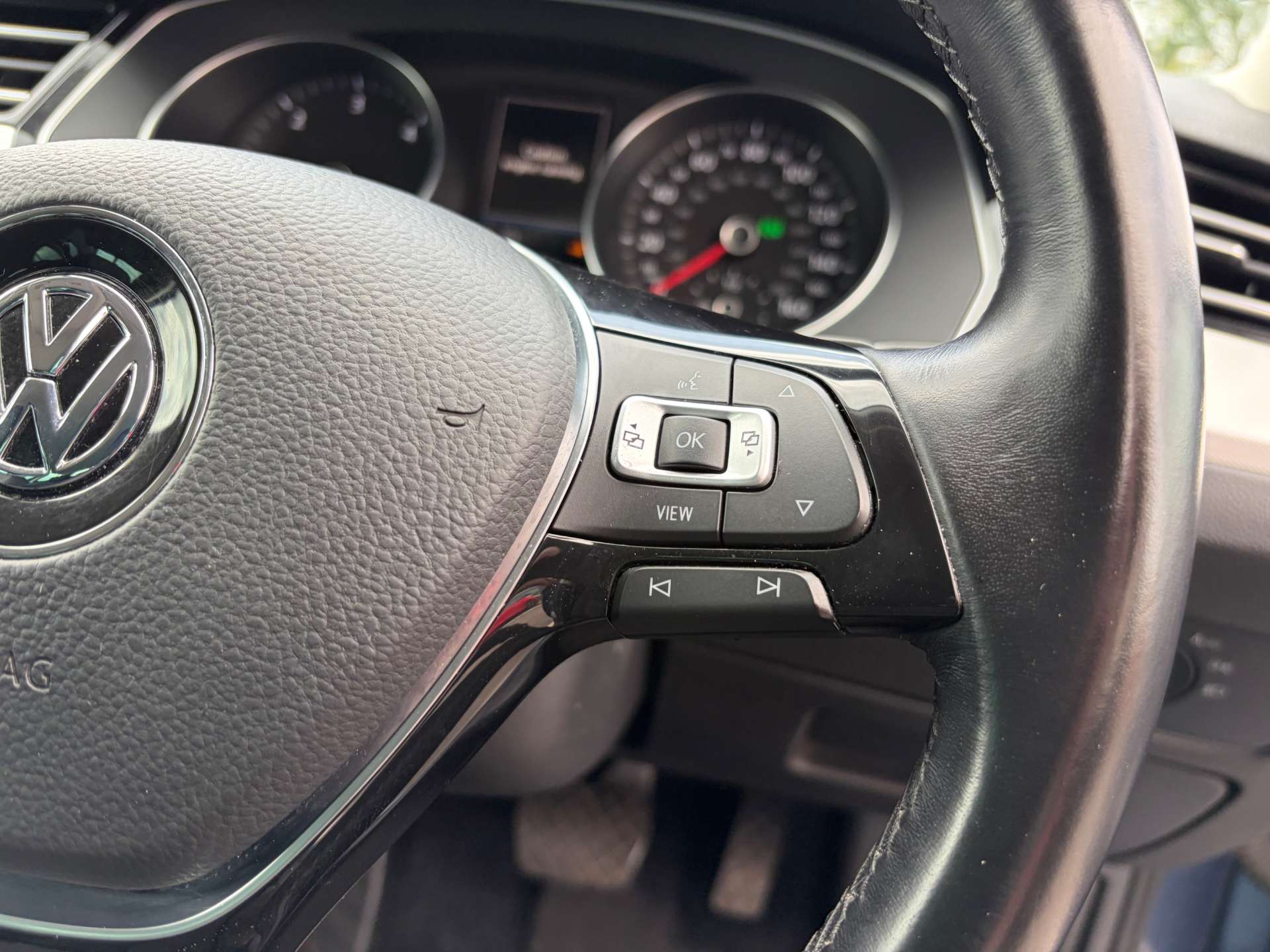2018 Volkswagen Passat — image 36