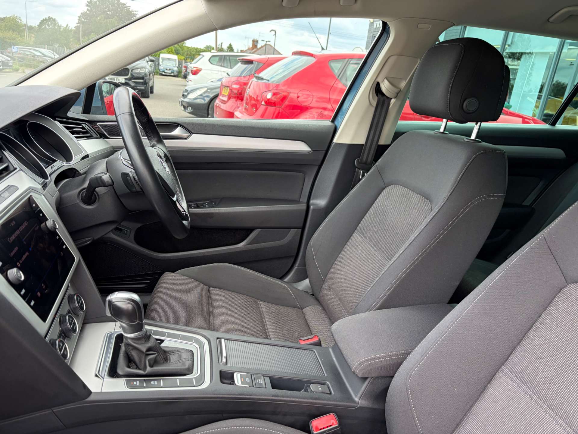 2018 Volkswagen Passat — image 18