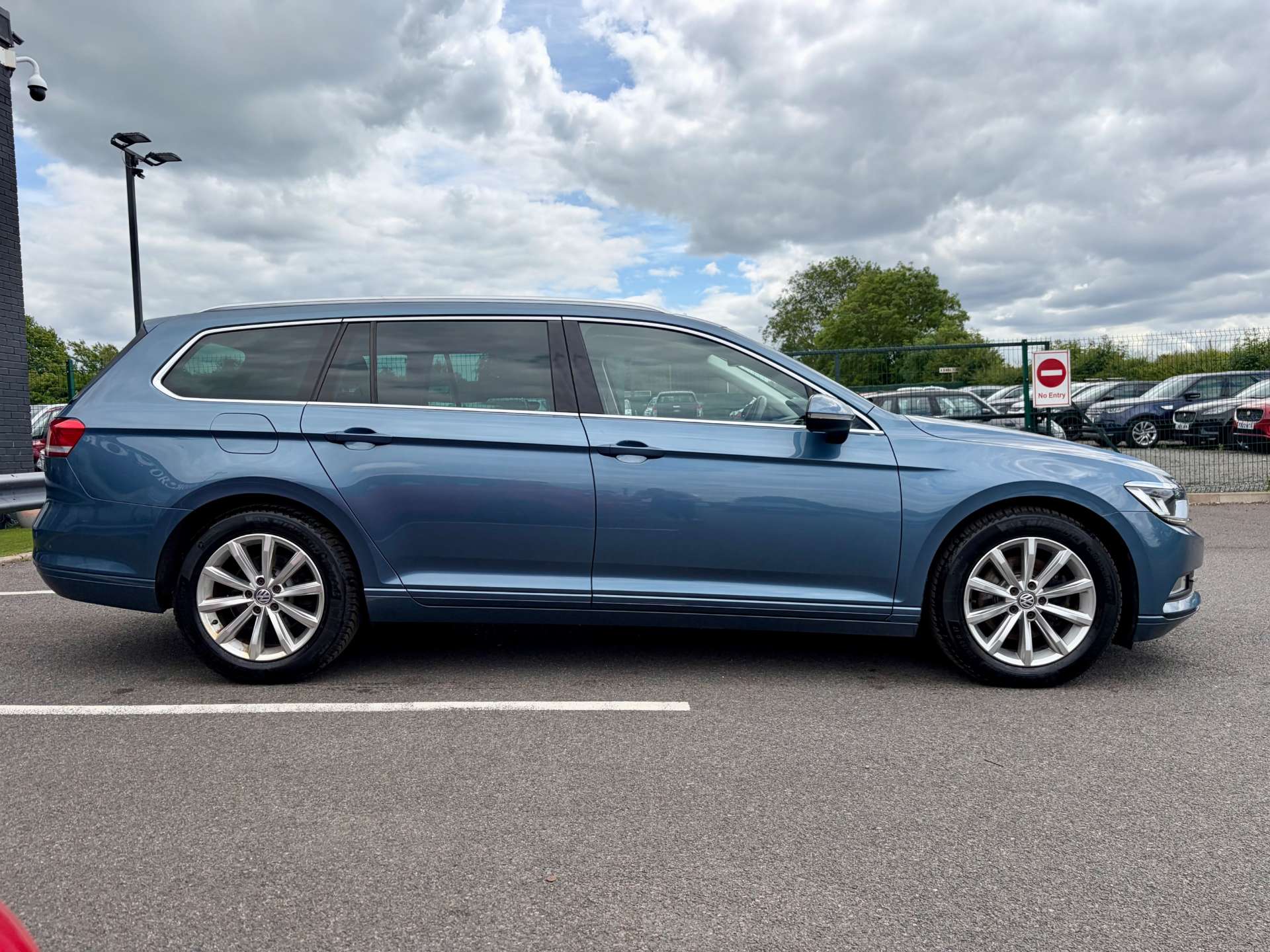 2018 Volkswagen Passat — image 10