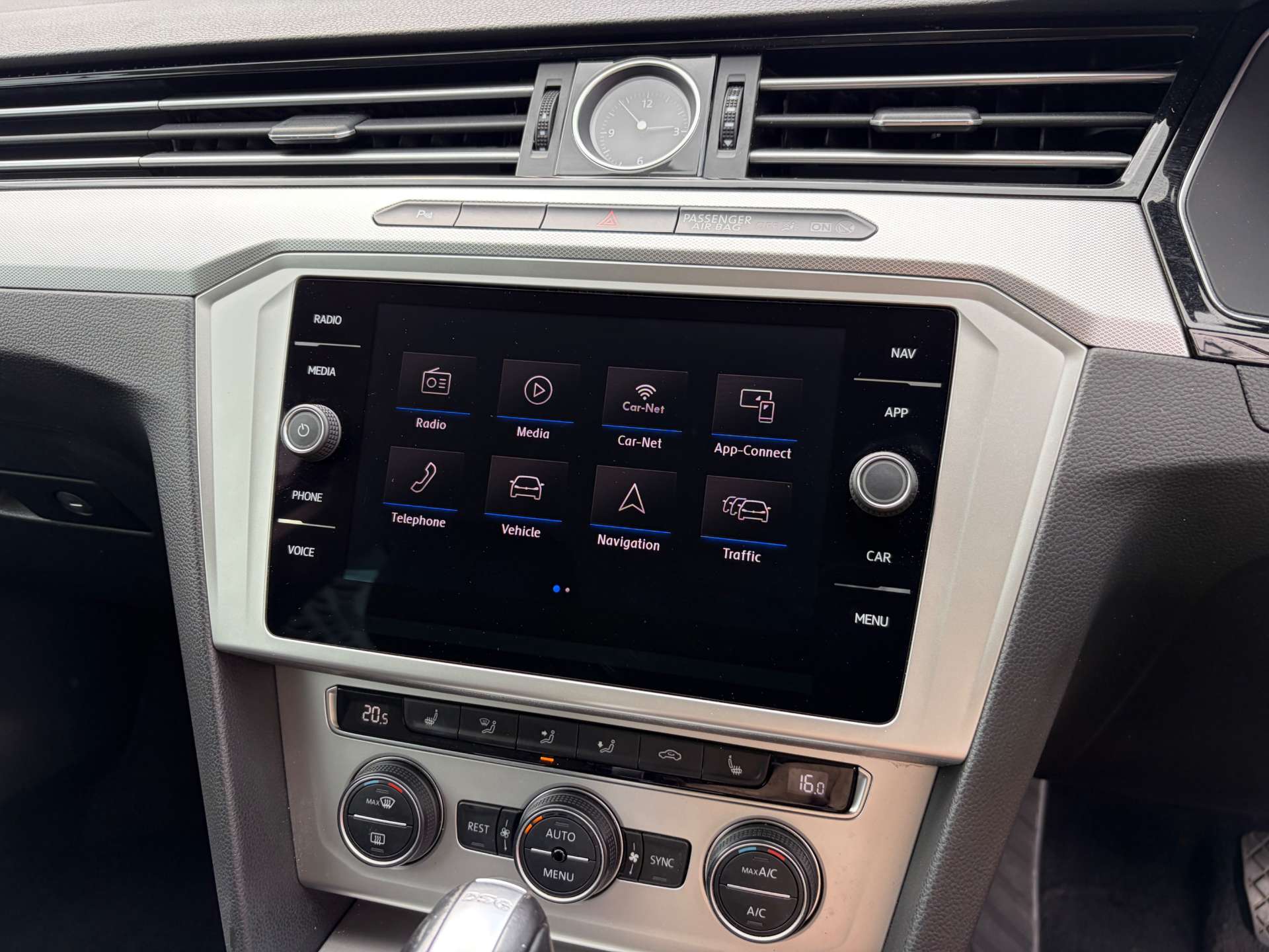 2018 Volkswagen Passat — image 42