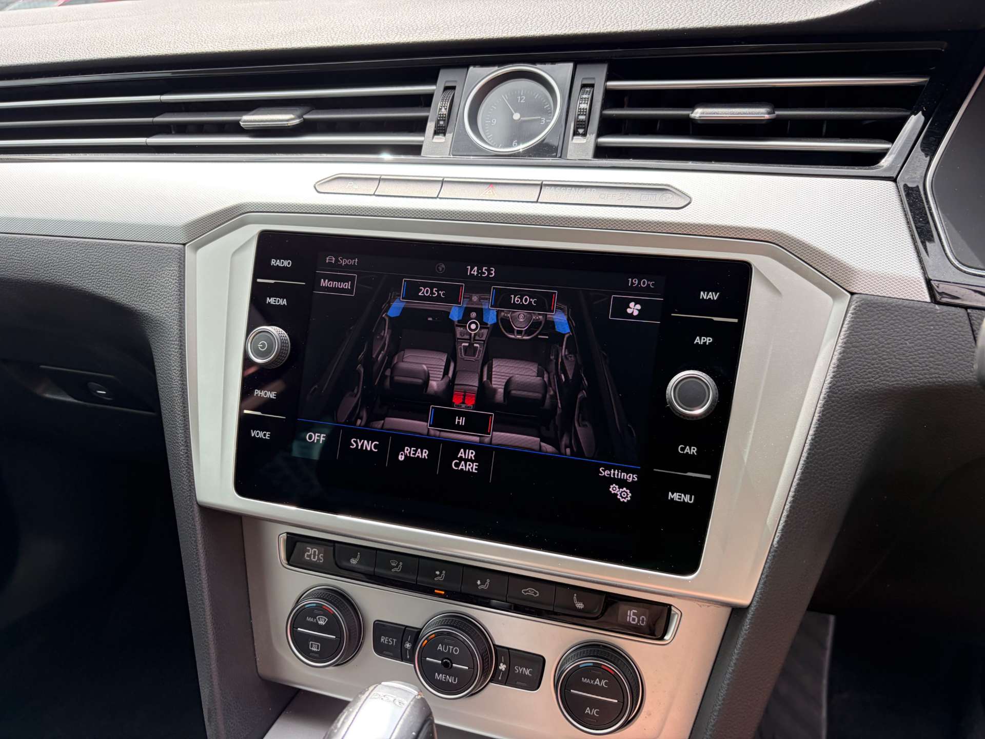 2018 Volkswagen Passat — image 49