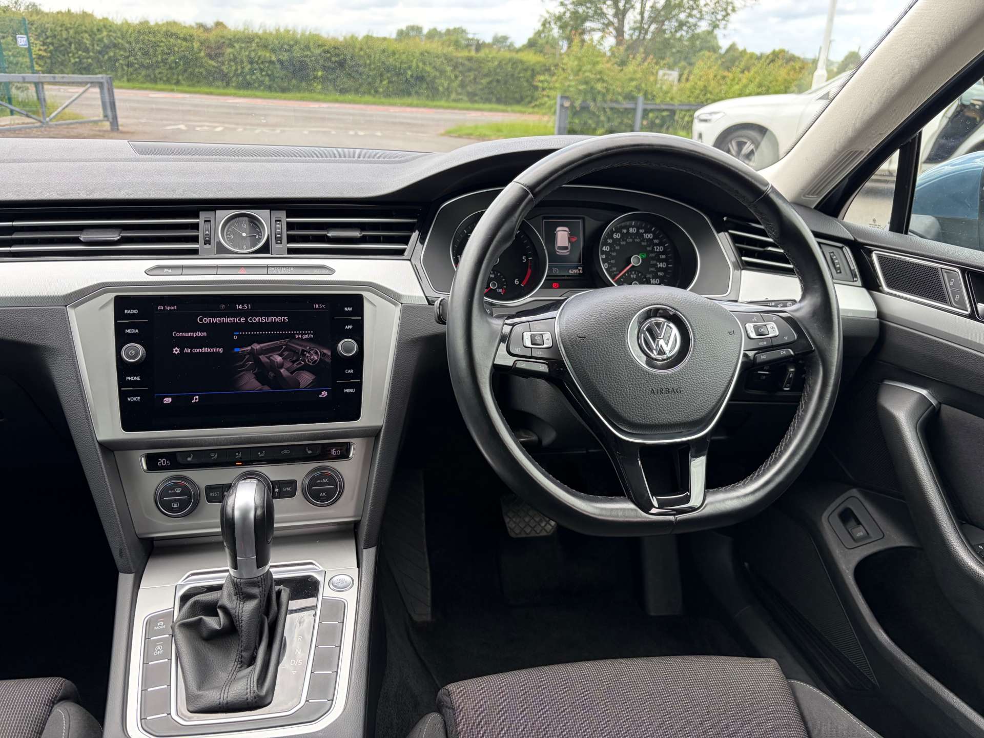 2018 Volkswagen Passat — image 3