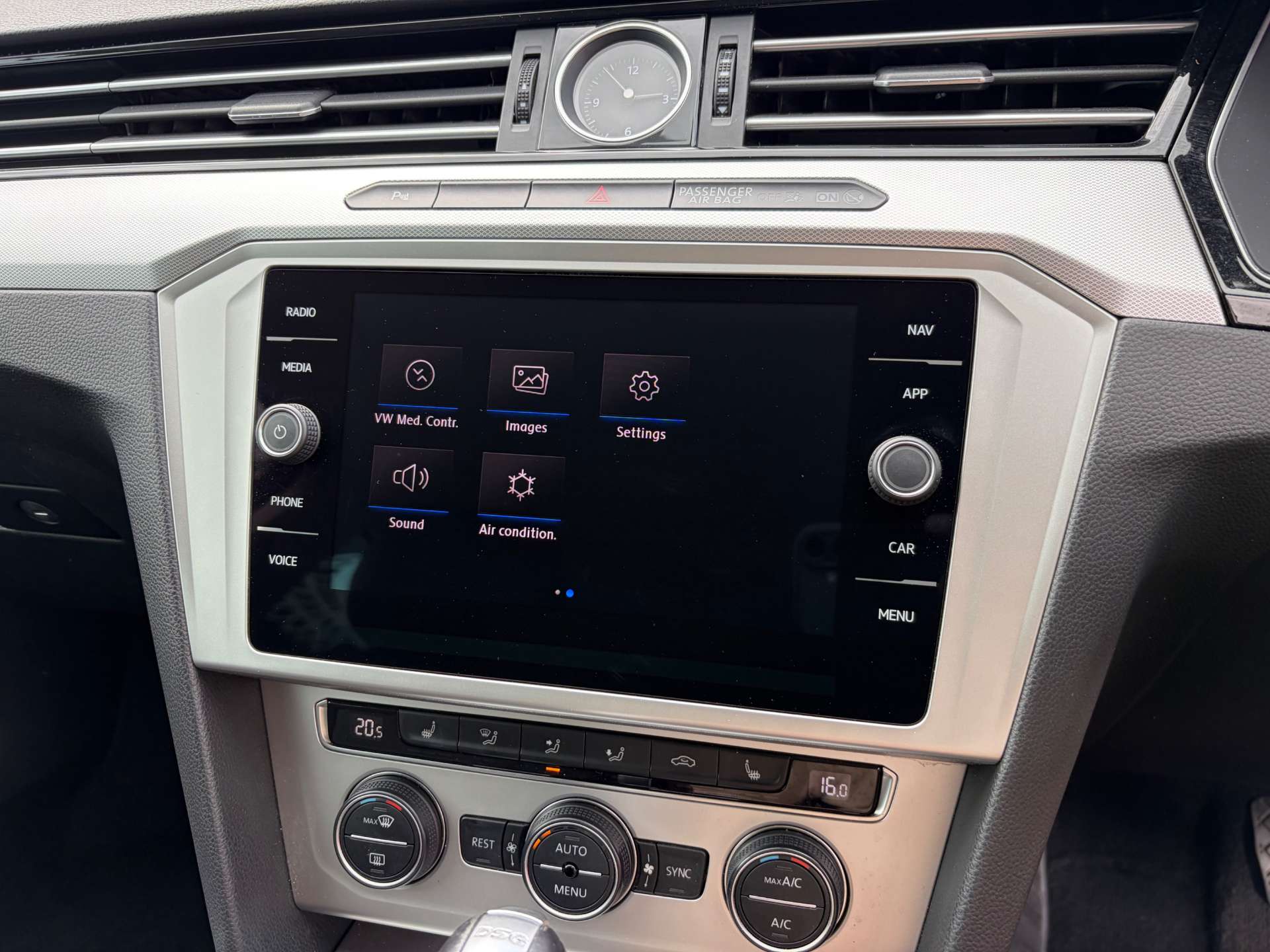 2018 Volkswagen Passat — image 43