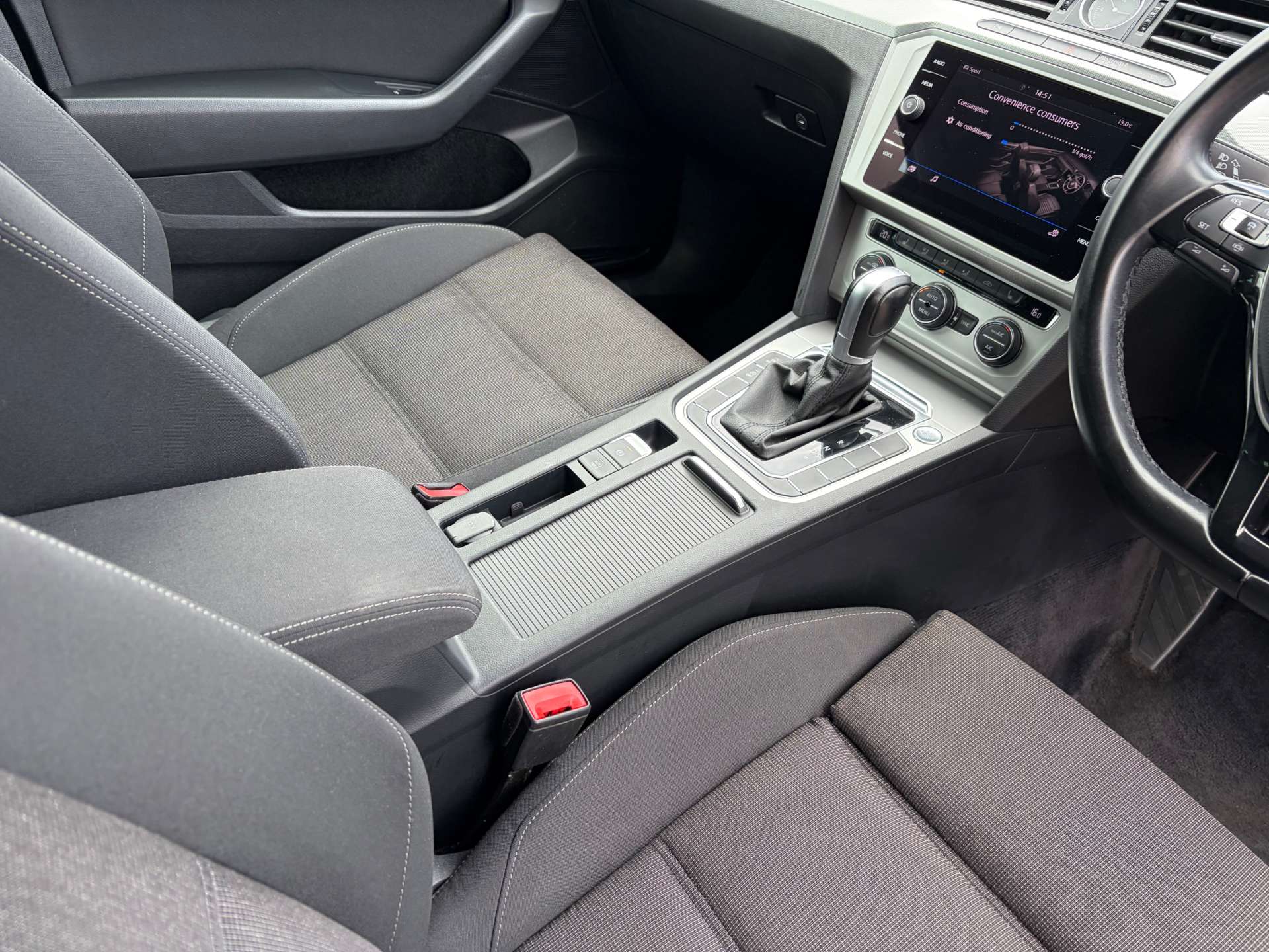 2018 Volkswagen Passat — image 38