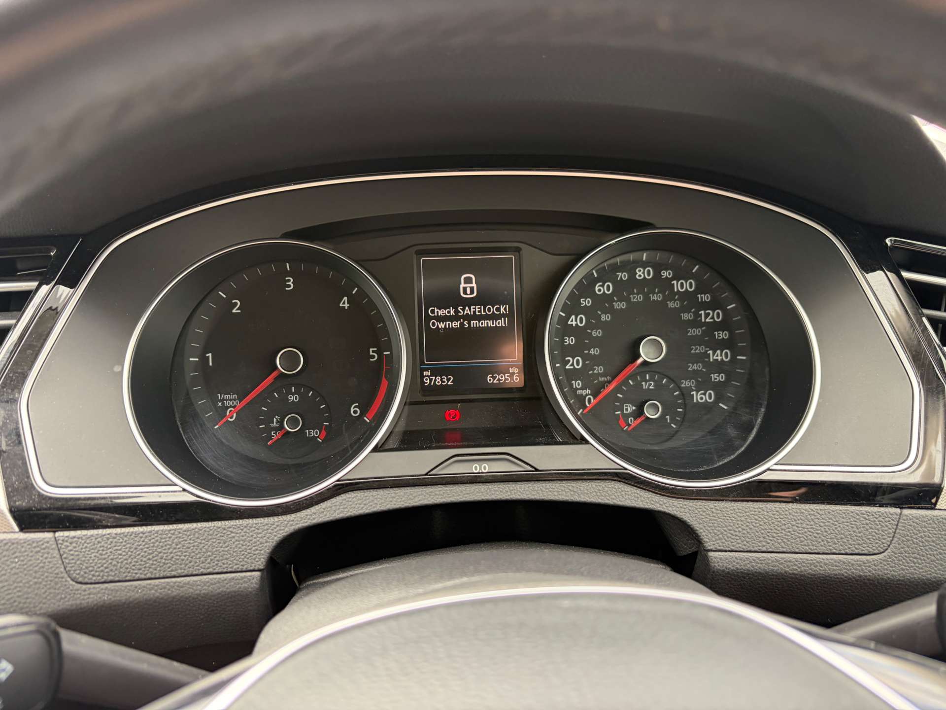 2018 Volkswagen Passat — image 37