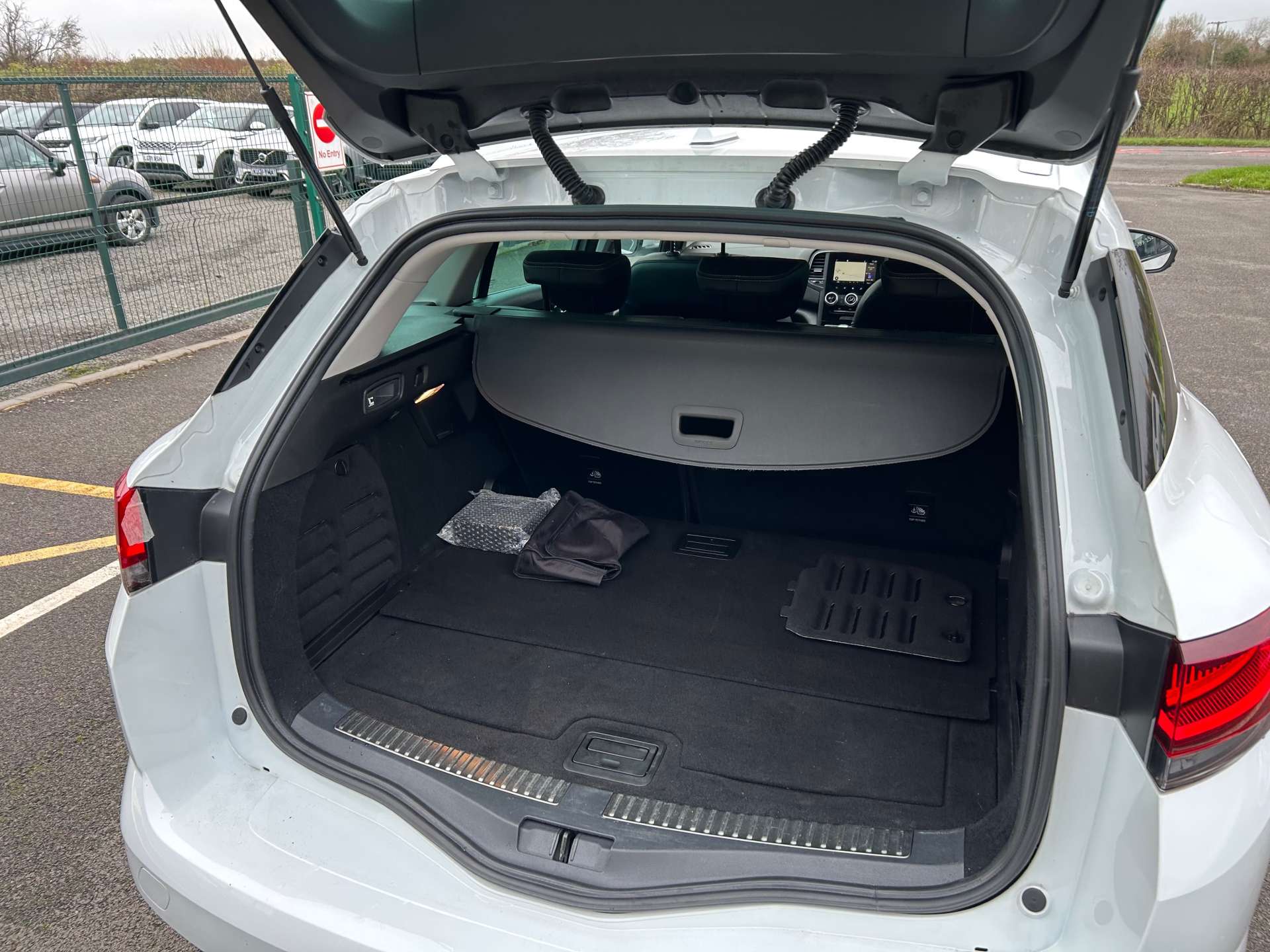 2021 Renault Megane — image 25