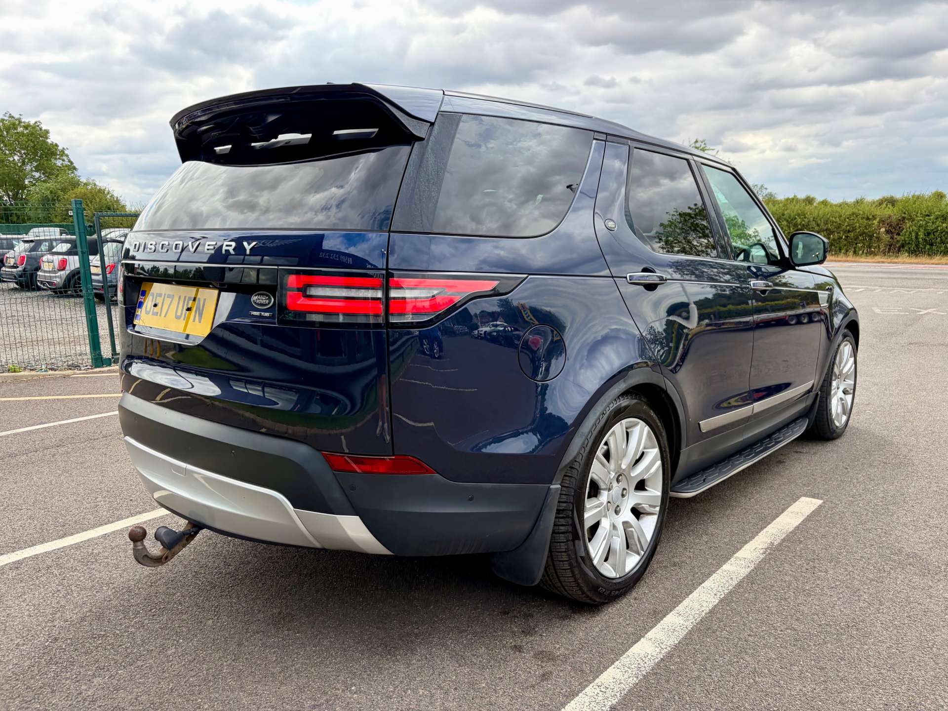 2017 Land Rover Discovery — image 9