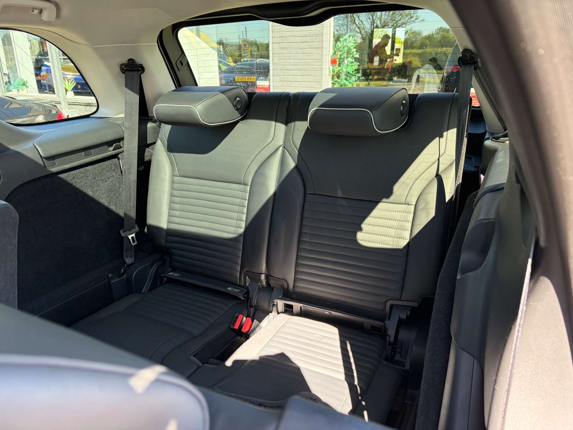 2017 Land Rover Discovery — image 24