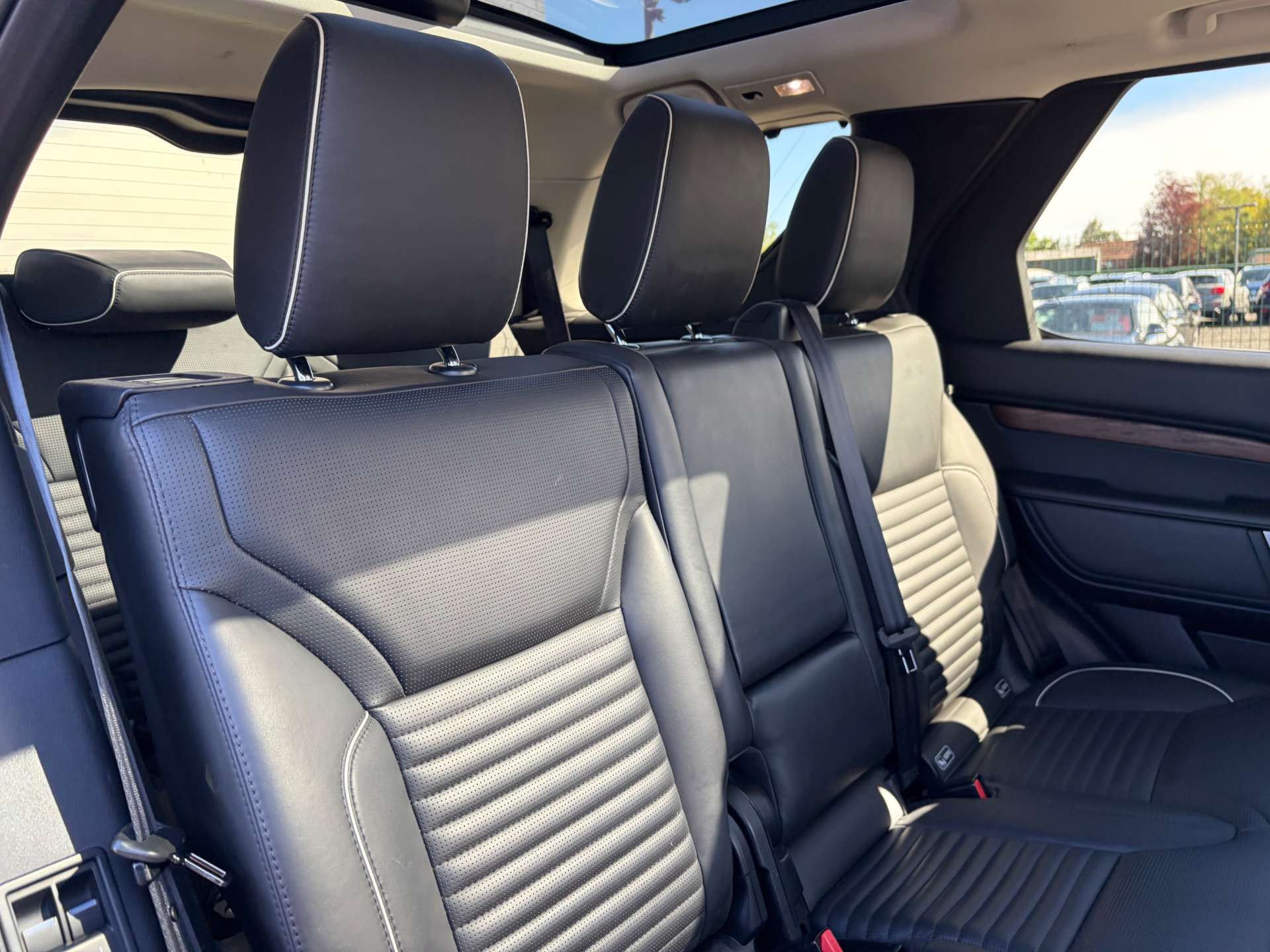2017 Land Rover Discovery — image 34