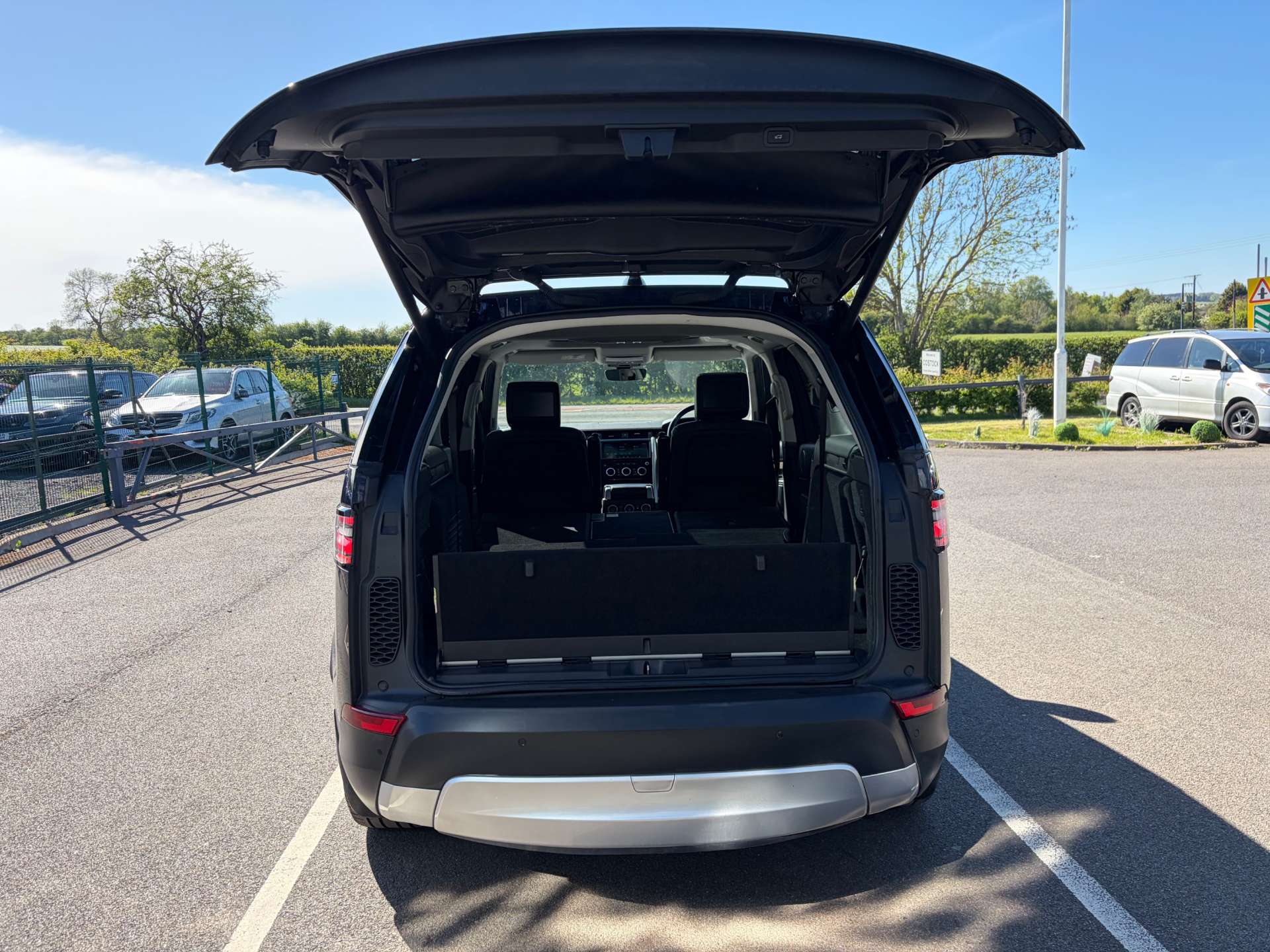 2017 Land Rover Discovery — image 25