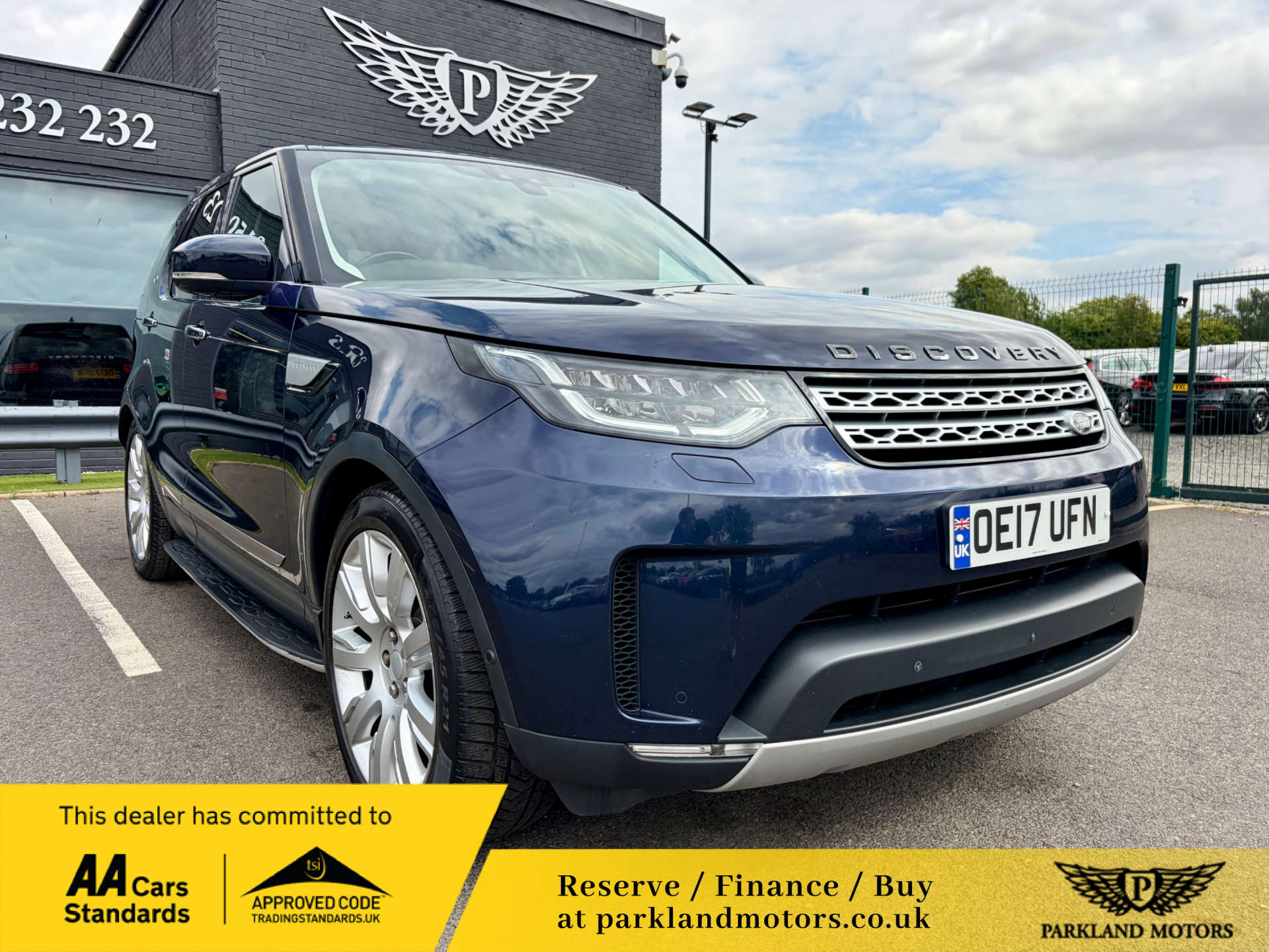 2017 Land Rover Discovery — image 1