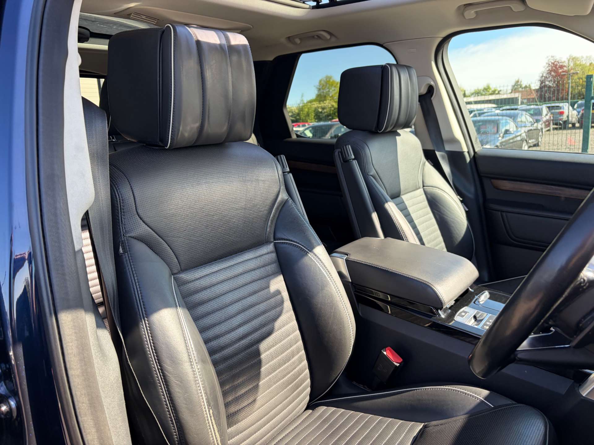 2017 Land Rover Discovery — image 40