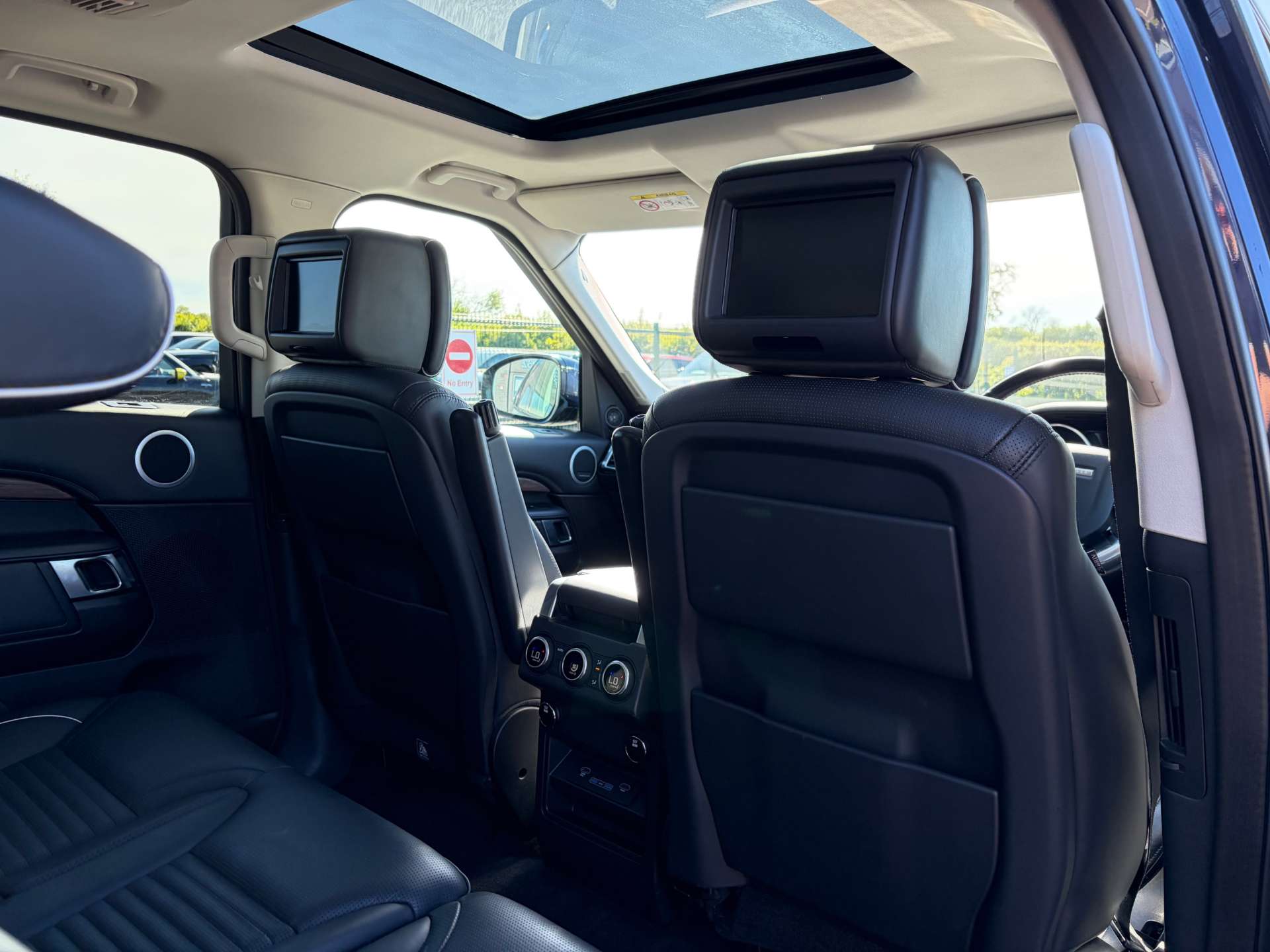 2017 Land Rover Discovery — image 33