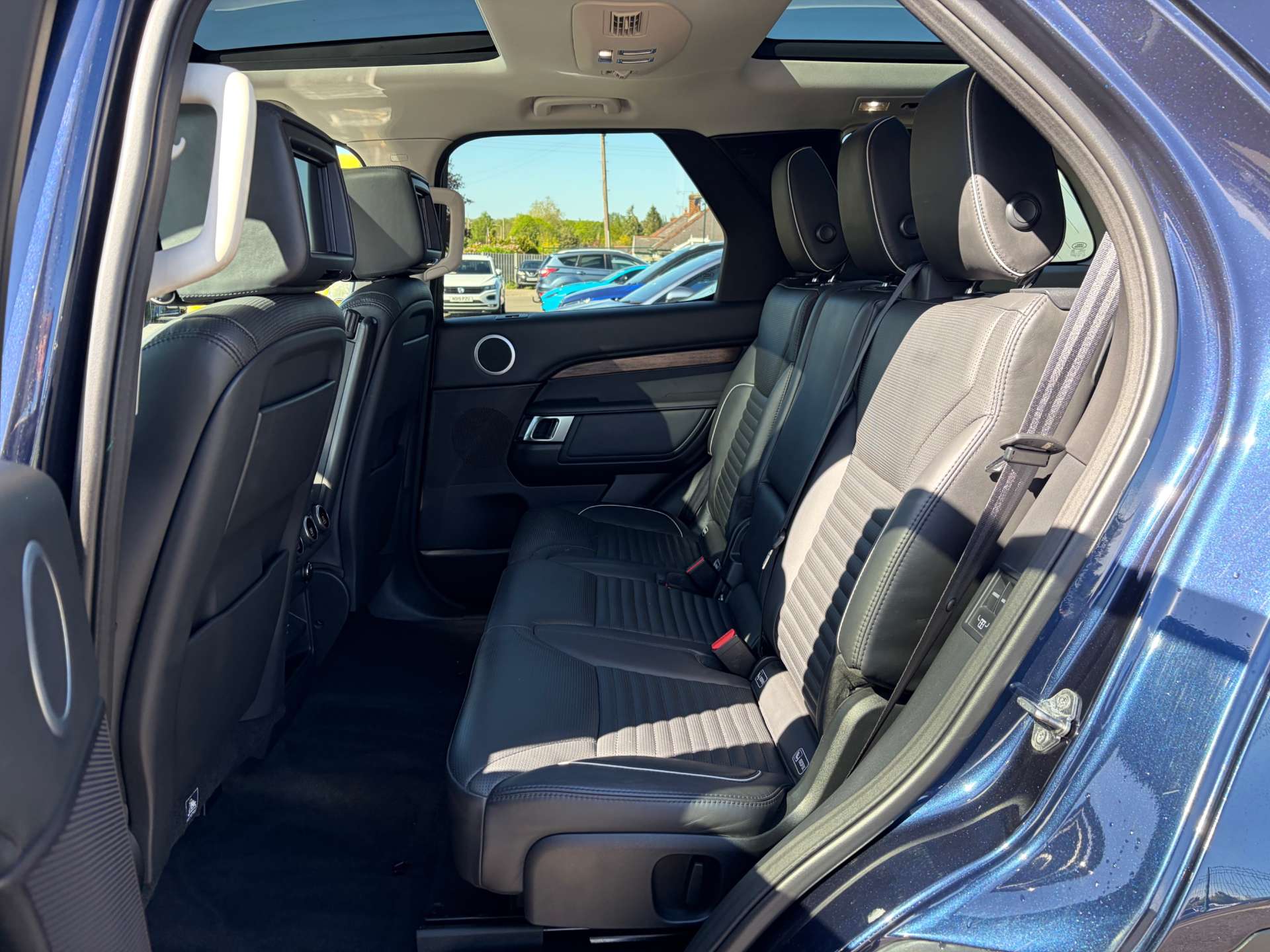 2017 Land Rover Discovery — image 21