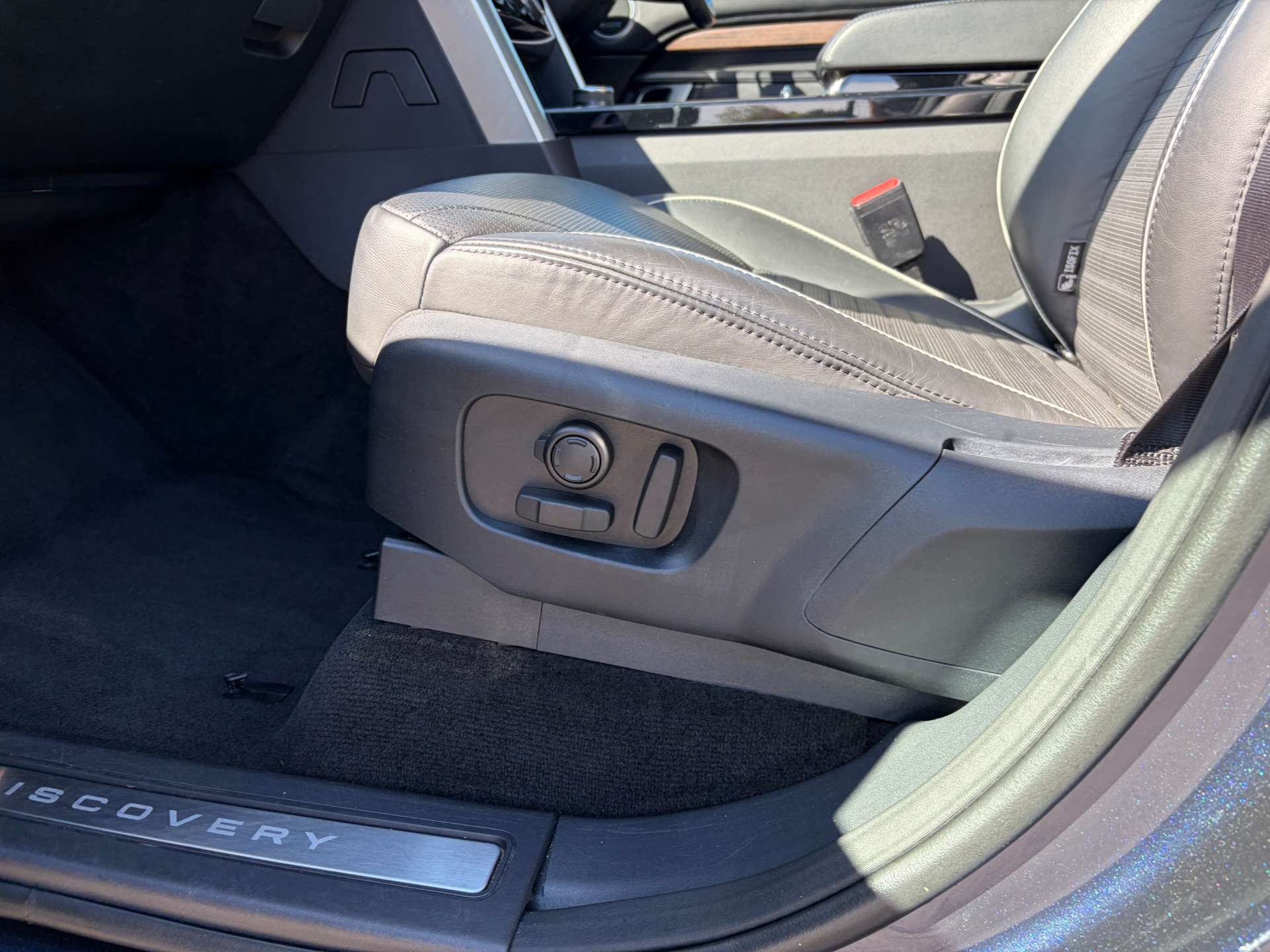 2017 Land Rover Discovery — image 19