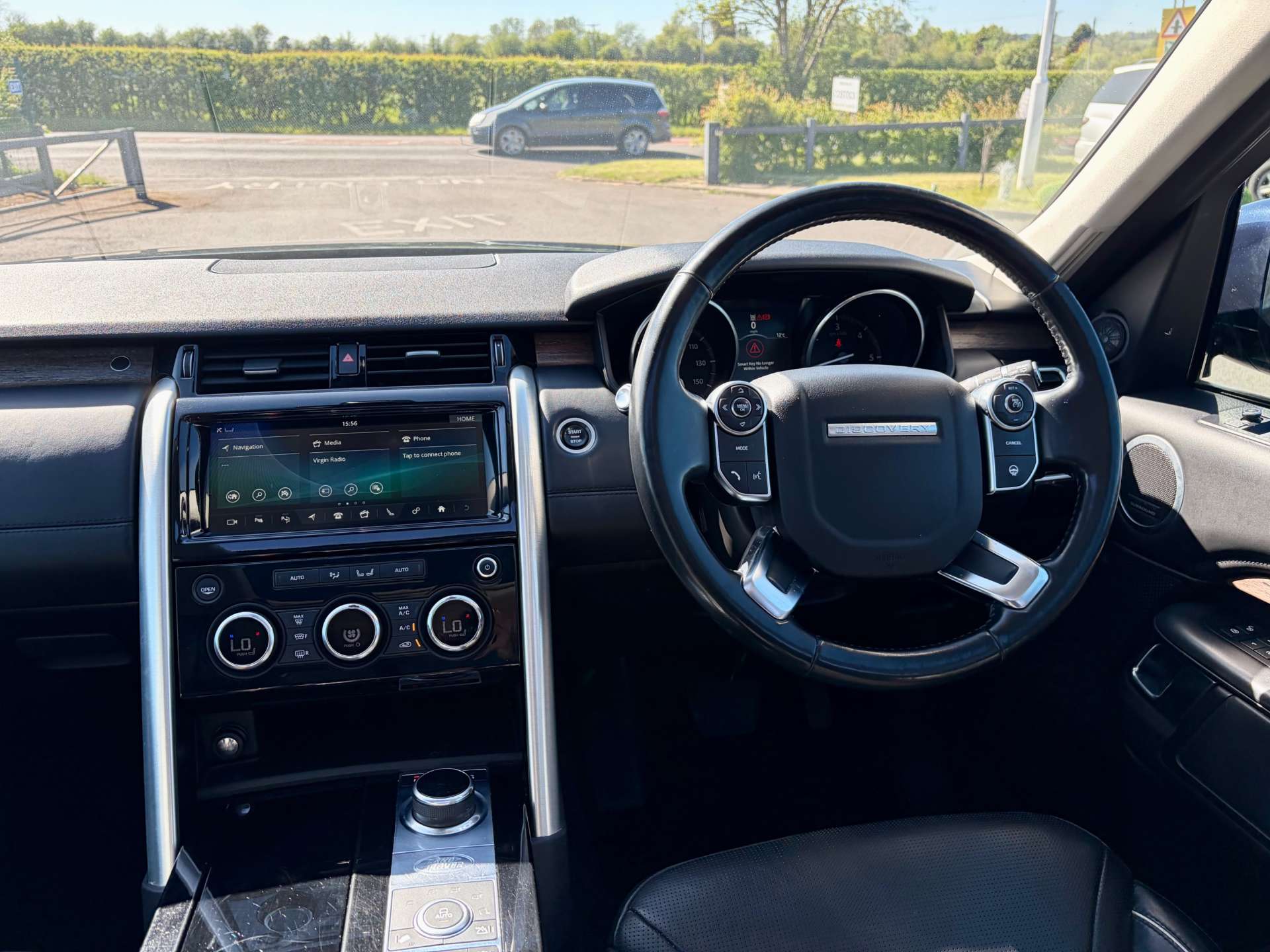 2017 Land Rover Discovery — image 3