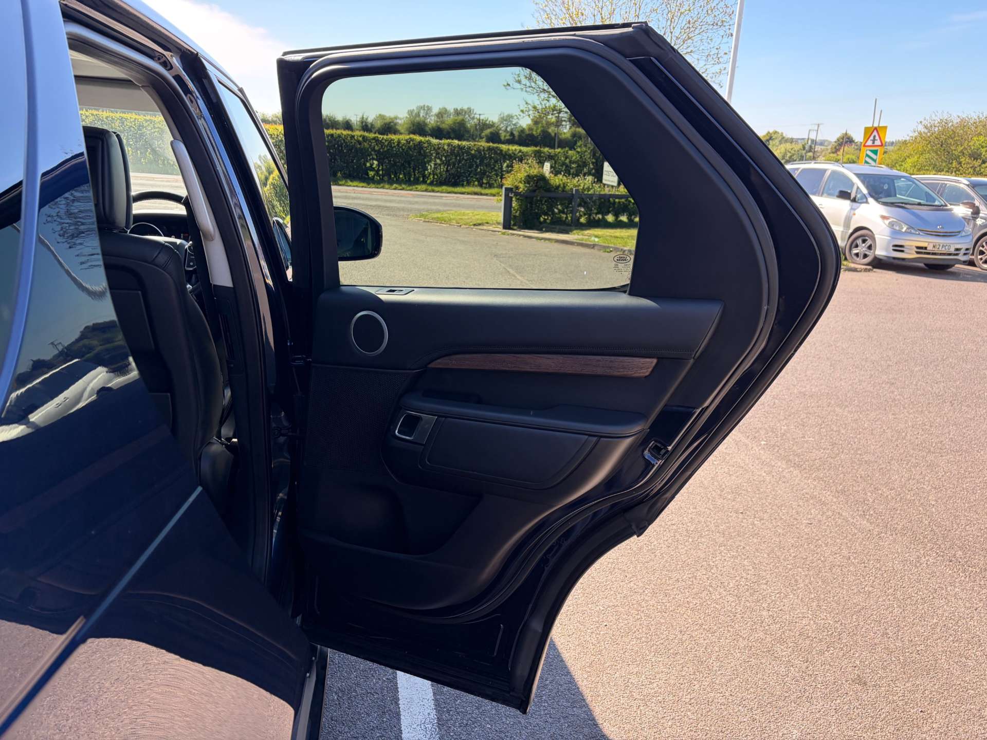 2017 Land Rover Discovery — image 31