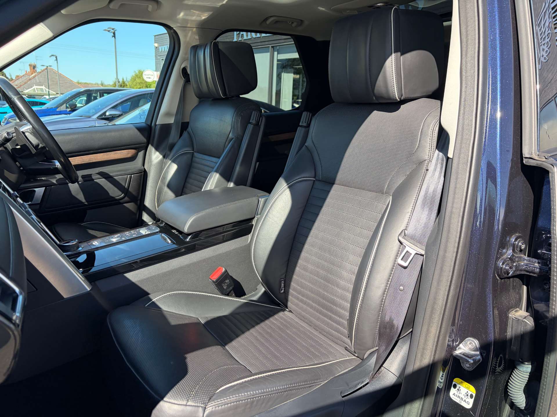 2017 Land Rover Discovery — image 17