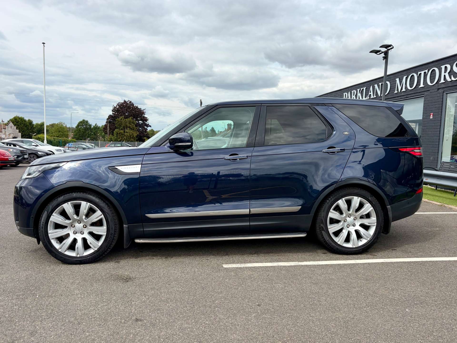2017 Land Rover Discovery — image 6