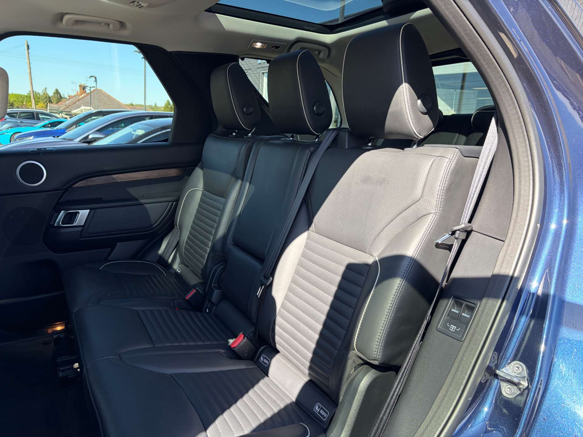 2017 Land Rover Discovery — image 23