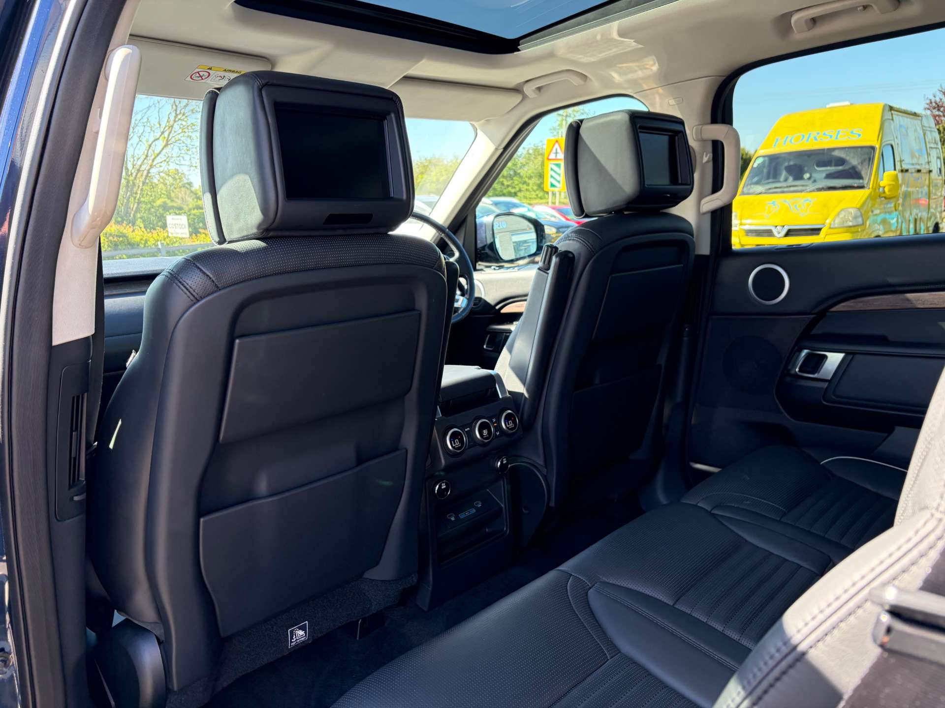2017 Land Rover Discovery — image 22