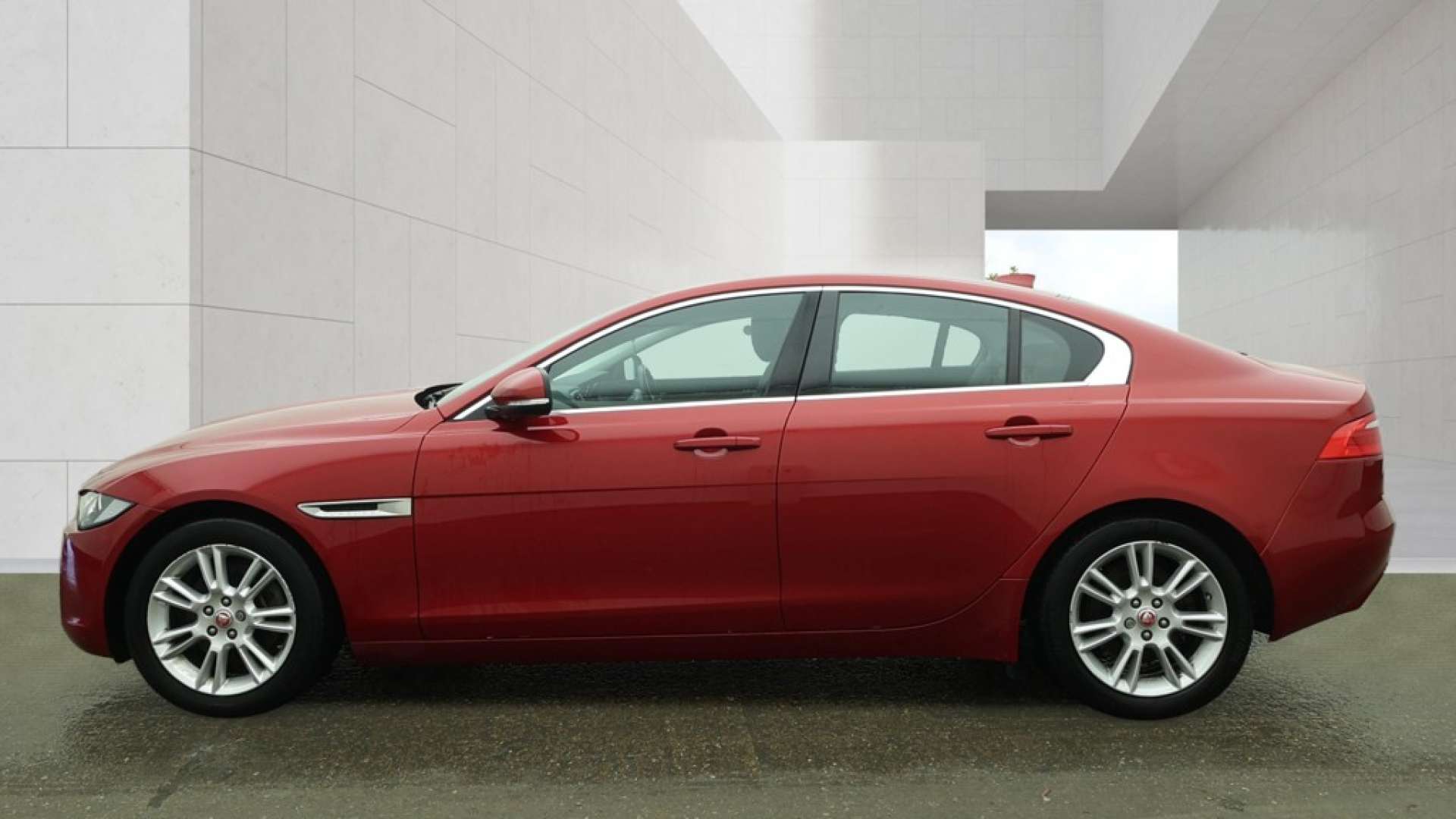 2018 Jaguar XE — image 7